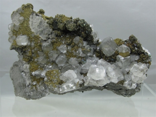 Calcite & Chalcopyrite, Linwood Mine, Buffalo, Iowa, USA (Cab)