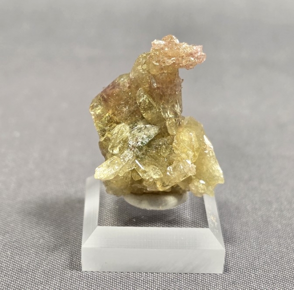 Vesuvianite, Jeffrey Mine, Val-des-Sources, Québec, Canada